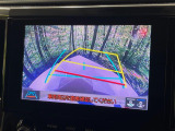 【バックカメラ】駐車時に後方がリアルタイム映像で確認できます。大型商業施設や立体駐車場での駐車時や、夜間のバック時に大活躍!運転スキルに関わらず、今や必須となった装備のひとつです!