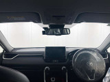 落ち着いたカラーの内装で、ゆったりと運転したい方に。