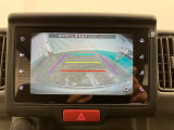 【バックモニター】ガイドライン表示機能付きバックカメラ装着車です。バックでの駐車時など後方の安全確認ができて安心安全です♪