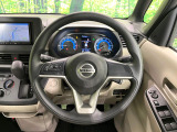 インテリアに合わせたデザインのステアリングは、運転される方のことも考え、運転しやすい形状、大きさです。是非一度、実際に触ってお確かめください。