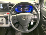 インテリアに合わせたデザインのステアリングは、運転される方のことも考え、運転しやすい形状、大きさです。是非一度、実際に触ってお確かめください。