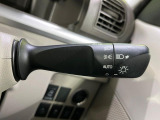 【オートライト】周りの明るさに応じて自動でヘッドライトの点灯・消灯ができる機能です!ライトの付け忘れ・消し忘れなどが無くなり、雨の日や夕方の走行も安心!トンネル通過時も便利ですね♪