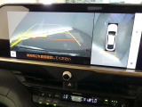 パノラミックビューモニター付きです。車両を上から見たような映像を画面に表示。運転席からの目視だけでは見にくい、車両周辺の状況をリアルタイムでしっかり確認できます。