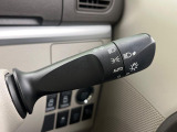 【オートライト】周りの明るさに応じて自動でヘッドライトの点灯・消灯ができる機能です!ライトの付け忘れ・消し忘れなどが無くなり、雨の日や夕方の走行も安心!トンネル通過時も便利ですね♪