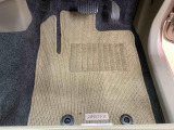 お車の状態をしっかりとお伝えするために1台の車両に付き40枚以上の画像を用意しております。外装はもちろん、室内の装備やお車の特徴などごらんください。