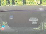 【i-ACTIVESENSE】走行中に前方の車両等を認識し、衝突しそうな時は警報とブレーキで衝突回避と被害軽減をアシスト。より安全にドライブをお楽しみいただけます。