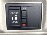 【パワースライドドア】スマートキーや運転席のスイッチでスライドドアの開閉が可能♪電動だから力を入れてドアを開ける必要が無く、小さいお子様でも、重い荷物を持っている時もラクに開け閉めできます♪