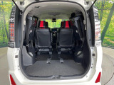 普段のお買い物や通勤、送迎等に十分な荷室スペースを確保しております。セカンドシートを倒すと、大きな荷物の積載も可能です♪