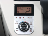 オートエアコンですので温度に合わせて自動で調整をしてくれます。