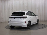 ハイマウントストップランプ採用で、後続車に対して自車の存在をアピールしてくれます!