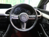 【純正革巻きステアリング】上質な革を使用することで、手にしっかり馴染みとても運転しやすいハンドルです♪