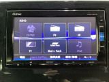 ナビゲーションはフルセグTV対応のGathers純正メモリーナビを搭載しています。Bluetoothオーディオ機能がありますので、スマートフォンなどの音楽も再生できます。