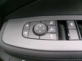 ドアミラーの鏡面の調節、格納は運転席からすべて操作できます!