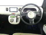 見通しのよいすっきりとした視界で、誰でも運転しやすいです。運転のしやすさは疲れにくさにも繋がりますよ♪