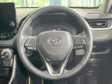 【純正革巻きステアリング】上質な革を使用することで、手にしっかり馴染みとても運転しやすいハンドルです♪