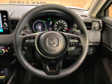 インテリアに合わせたデザインのステアリングは、運転される方のことも考え、運転しやすい形状、大きさです。是非一度、実際に触ってお確かめください。