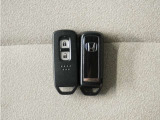 ◆スマートキー◆カギをバッグやポケットに入れたままでもドアロックの開閉ができる『スマートキー』付き!雨天や暗くなってもカギを取り出す必要がなくドアの開錠&エンジンも始動できます
