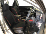 運転席の座面高さを調整できるシートリフターが付いています。