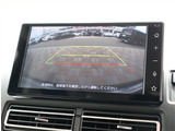 『1台』のお車に対して、3名体制で日々議論を重ね仕入れを行っております。