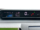 センターメーターを採用しております^^視線の移動が少なく、より安全な運転ができますね!