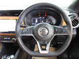 運転が楽しくなる明るく開放的な運転席まわりです。
