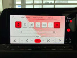 左右後席独立で温度調節ができるオートエアコンを装着しておりますのでドライブも快適に楽しめます!