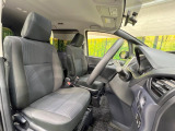 運転席シート廻りは使用感も少なく、良好な状態となっています。前オーナー様が丁寧に使っていたことがよくわかりますね。