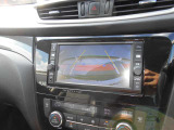 車庫入れの時に大変便利なバックカメラが付いています。後の映像が画面で見れますので安心ですよ。