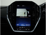 サイドビュー・車両に取り付けたフロント、サイド、バックカメラの映像を合成して画面上に表示させることで、低速時の運転を補助する装置です。