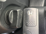 【キーレス】少し離れた場所からでもボタン一つでドアの開錠・施錠ができるのでとっても便利!ドアの鍵穴周りに傷をつけることもありません♪