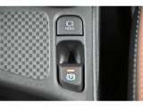 電動パーキングブレーキを搭載。スイッチ操作でパーキングブレーキを作動・解除することが可能です。