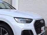 ●Audiが最初に採用したLEDポジショニングランプ。シャープなラインで昼間でも点けていたいと思うほど上品でオシャレです。夜間走行時はさらに目立ちます!
