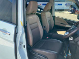 疲れにくいシートで運転も快適です!