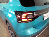 視認性に優れるLEDテールランプを採用し、減速や停止を後続車のドライバーに知らせることができます。