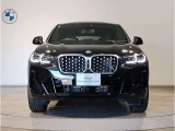 【キドニーグリル】BMWは約90年もの間、ほぼ全ての車両にひと目でBMWだと分かるこの特徴的なフロントグリルが備えられ、デザイン・アイコンとして親しまれてきました。