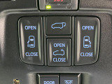 【両側パワースライドドア】スマートキーや運転席のスイッチで後席両側スライドドアの開閉が可能♪電動だから力を入れてドアを開ける必要が無く、小さなお子様でも簡単に開け閉めでき快適です♪