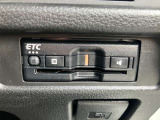 ETC車載器もビルトインタイプで取り付けられておりますので、高速道路の料金所をストレスなく通過して頂けます♪最近ではマストのアイテムですね!