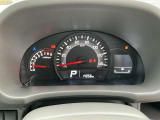 大きくて視認性の良いアナログメーターです。 走行距離 14056Km