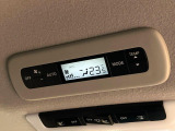 【リアオートエアコン】広い後部座席には必須の機能!風量や温度を自動で調整し前席と同様な車内環境にしてくれるリアオートエアコンを装備。夏の暑さも冬の寒さもストレスなく快適にお過ごしいただけます♪