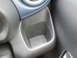 運転席で使用できるドリンクホルダーです。