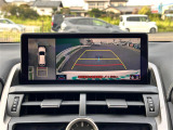 【パノラミックビューモニター】クルマを真上から見下ろした視点で駐車をサポートします!クルマの斜め後ろや真横など、いち早く障害物に気が付くことができます。