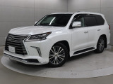 レクサスのSUVラインナップにおけるフラッグシップモデルの「LX」です。