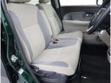 見えないところまで徹底洗浄!中古車をキレイで気持ちよくお乗りいただけるよう、トヨタ認定中古車はしっかりクリーニング。エンジンルームやシートを外した洗浄まで目に見えないところまで徹底的に洗浄しています。