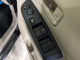 【電動格納ミラー】サイドミラーは電動格納式となっており、狭い駐車場でもキズがつくリスクを抑えられます。