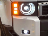 【LEDヘッドライト】悪天候や夜間走行時も良好な視界を確保し安心して運転できる高輝度LEDヘッドライトを装備!点灯速度が早く、消費電力も抑えられています。