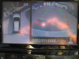 クルマを空から見たような映像が映る、アラウンドビューモニターで、車両周辺の安全確認も一目できます!小さなお子様や障害物も確認できるので、運転のしやすさだけでなく事故防止にも役立ち安心して駐車できます♪