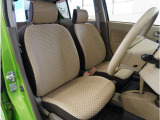 【清潔感のある運転席&助手席】隅々までクリーニングの行き届いた運転席&助手席。目立ったシミや汚れ等もございません。快適なドライブをどうぞ。