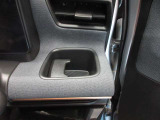 運転席の近くにドリンクホルダーがあるのでとても便利です。