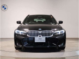 【キドニーグリル】BMWは約90年もの間、ほぼ全ての車両にひと目でBMWだと分かるこの特徴的なフロントグリルが備えられ、デザイン・アイコンとして親しまれてきました。