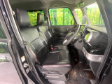 運転席シート廻りは使用感も少なく、良好な状態となっています。丁寧に使われていたことがよくわかりますね。